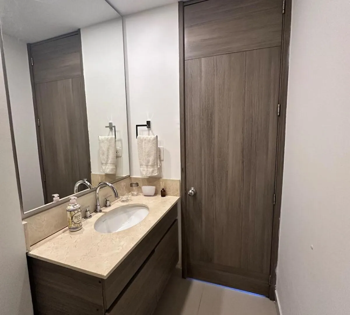 Apartment Mc 1303- Beach Front Apt- Morros City Top Location Cartagena